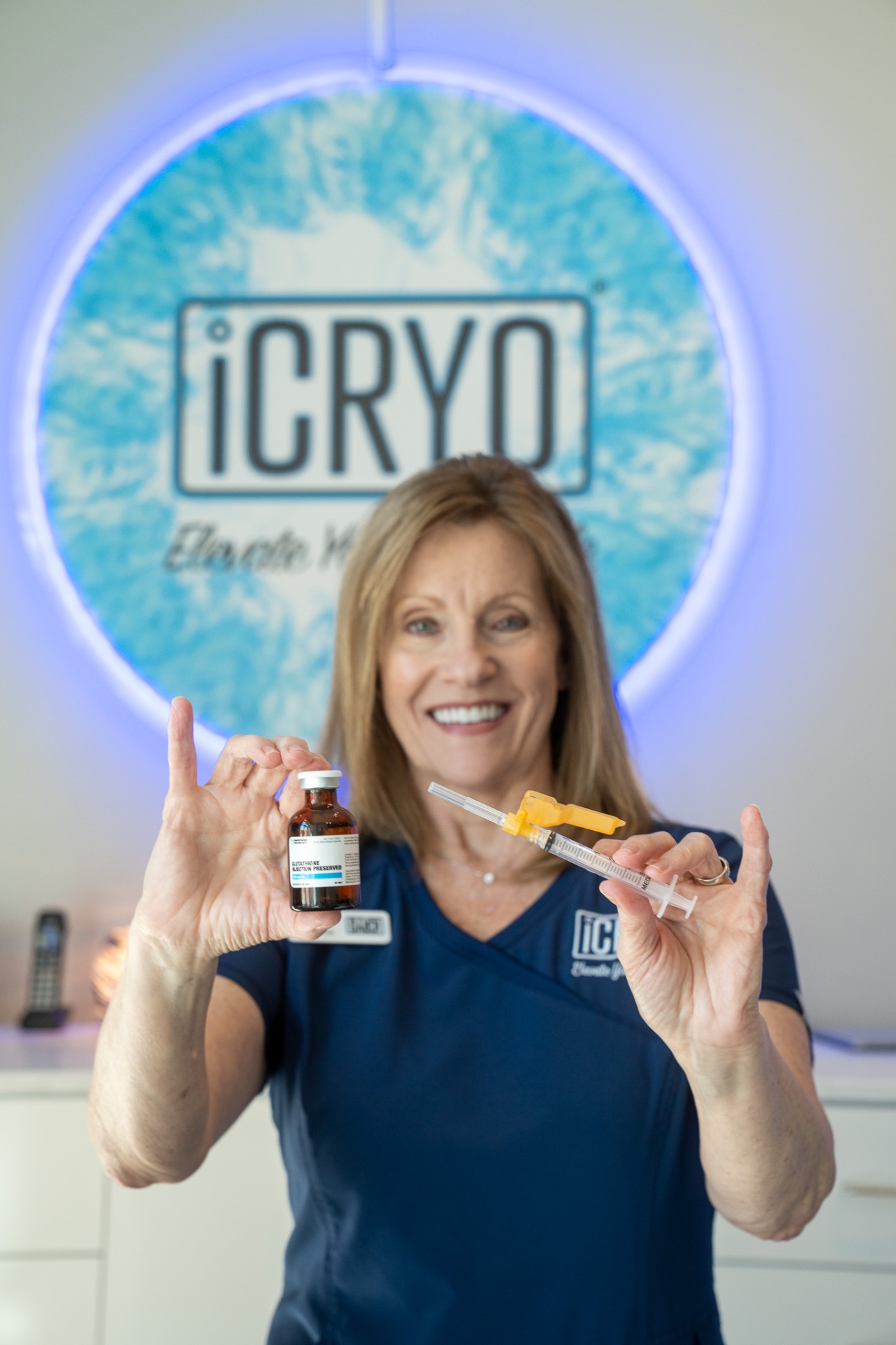 iCRYO Marietta registered nurse holding glutathione IM shot vial and syringe